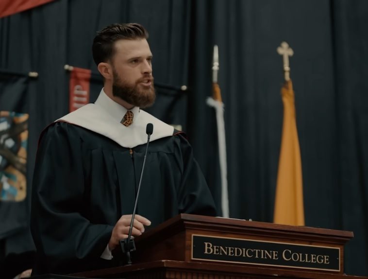 indignacion-por-un-discurso-de-graduacion-catolico-en-una-universidad-catolica