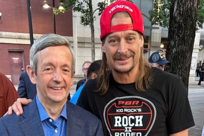 robert-jeffress-publica-una-foto-con-kid-rock-durante-el-‘alcance-de-pickleball’-en-first-baptist-dallas